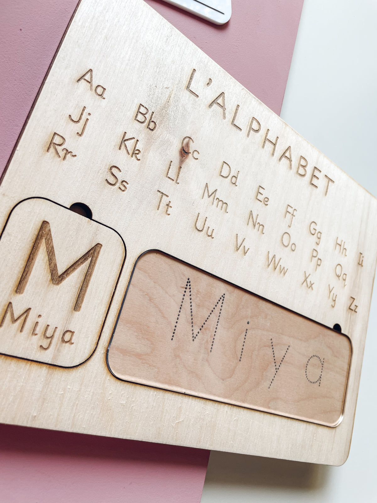 Tableau Alphabet Personnalisé en Bois